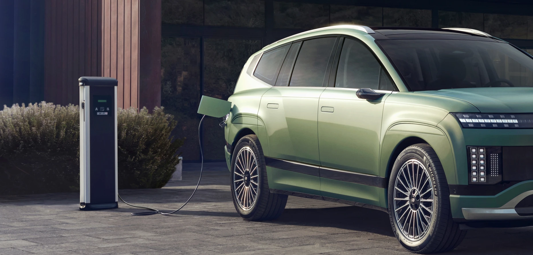 Hyundai IONIQ 9 Exterior Charging Closeup EU 17